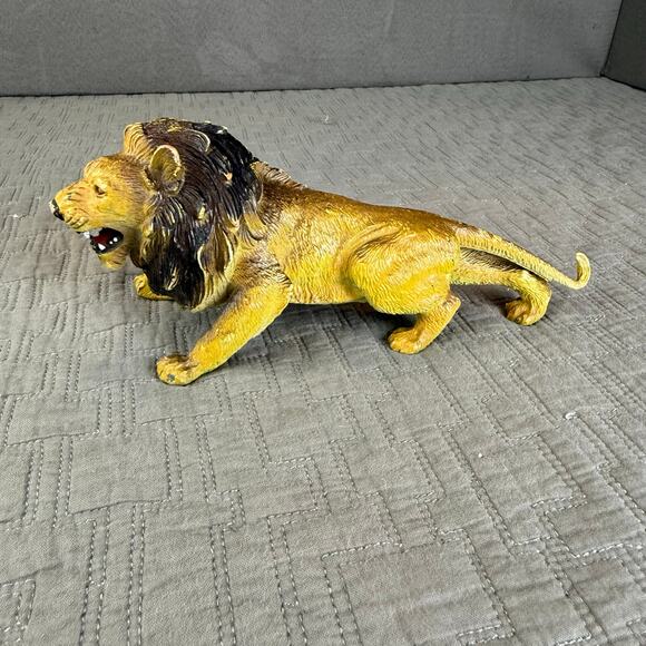 Vintage Toy Animal Lion Figure 90s 80s Plastic Rubber PVC Yellow Roaring - Picture 4 of 9